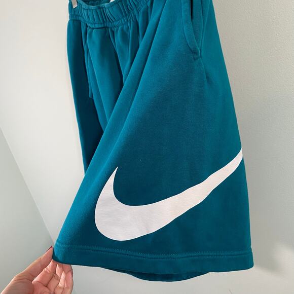 Nike Men Pine Green Sportswear Fleece Club Training Shorts Size XL #BV2721-381 - Picture 3 of 7